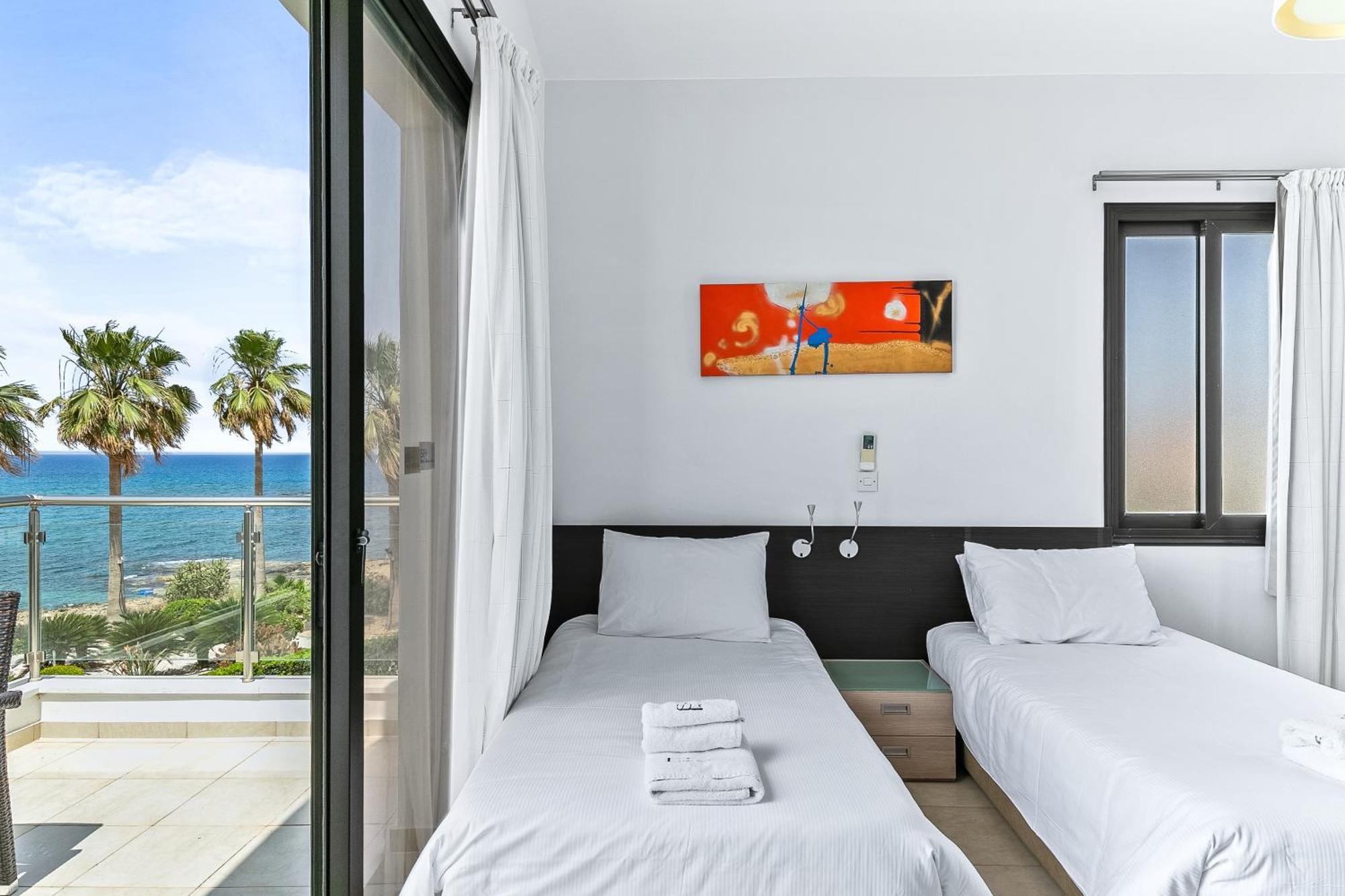 Platzia Beach Villas Paphos Eksteriør bilde