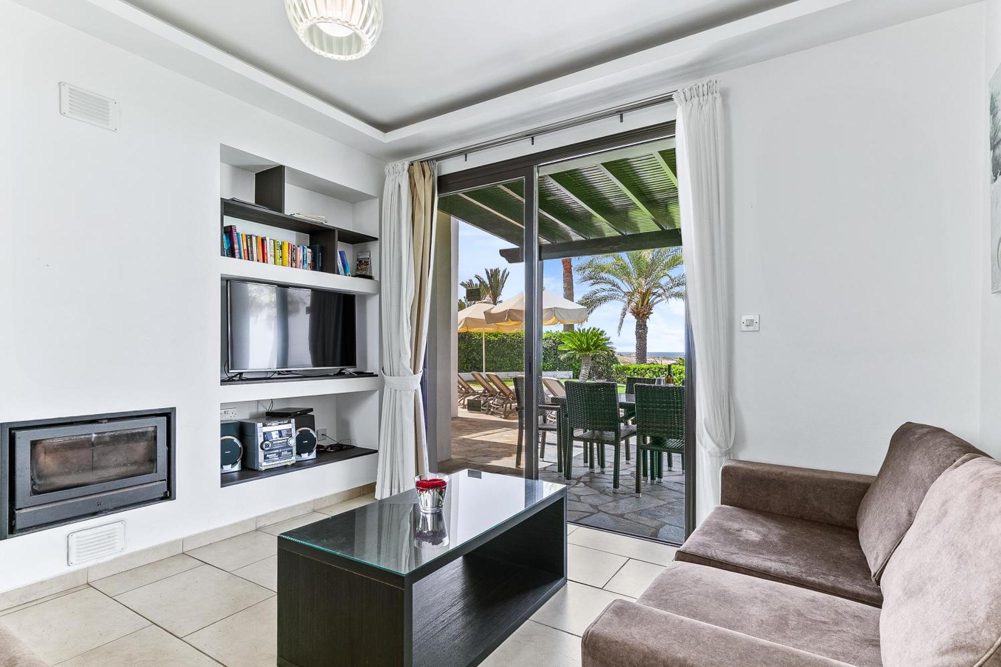 Platzia Beach Villas Paphos Eksteriør bilde