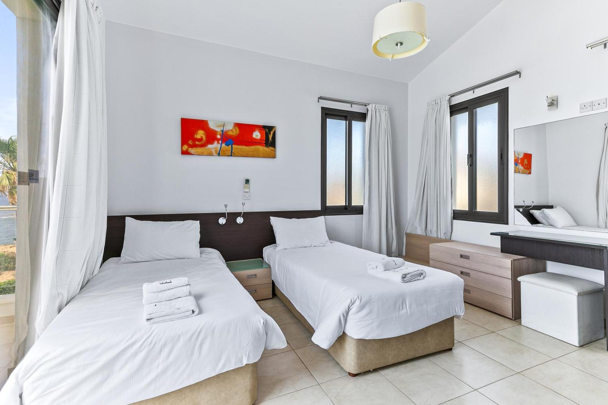 Platzia Beach Villas Paphos Eksteriør bilde
