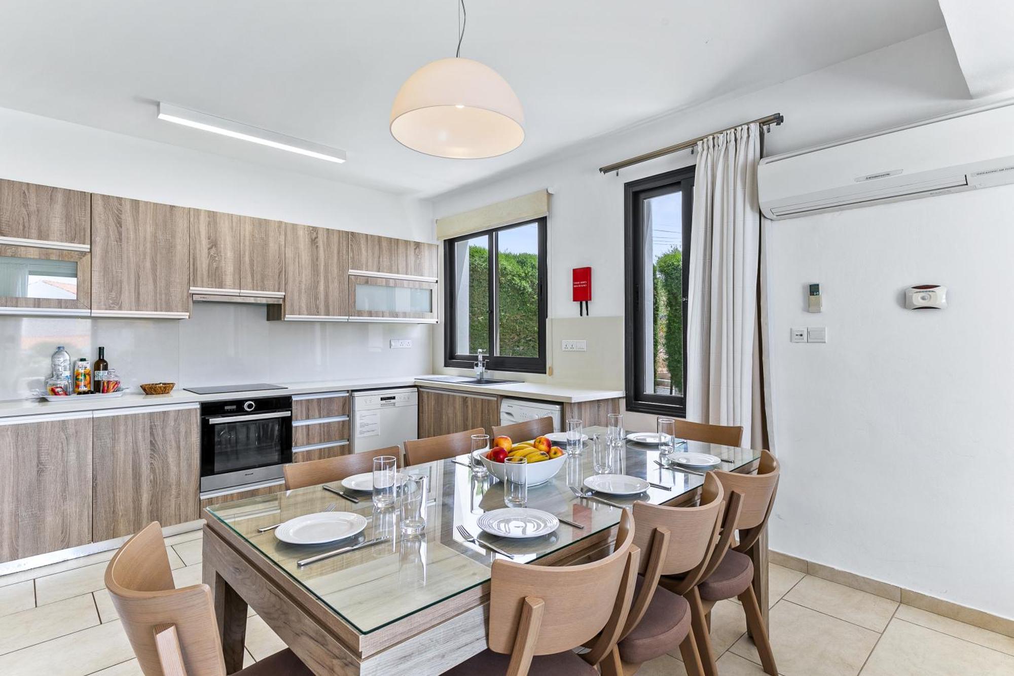 Platzia Beach Villas Paphos Eksteriør bilde