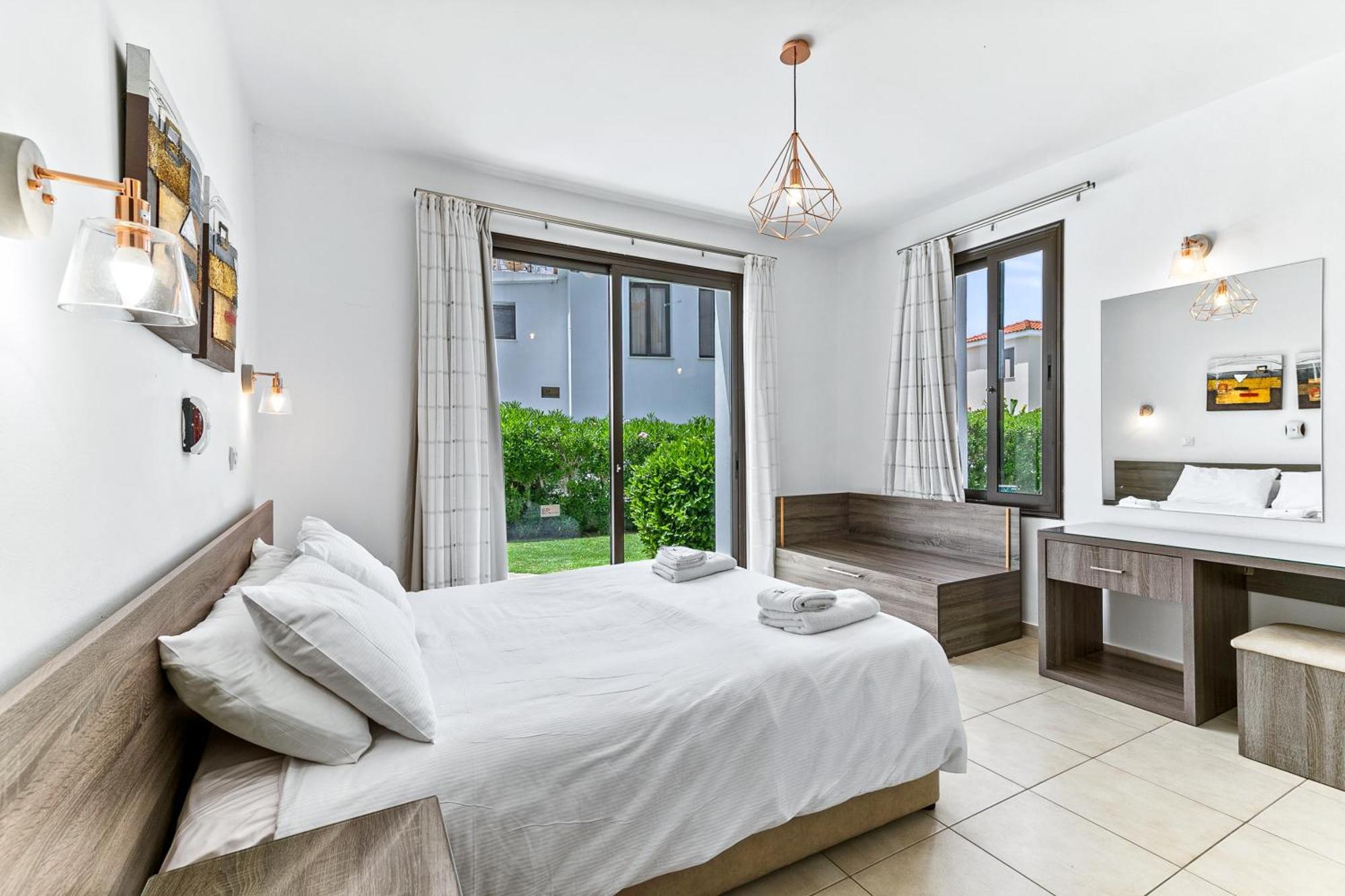 Platzia Beach Villas Paphos Eksteriør bilde