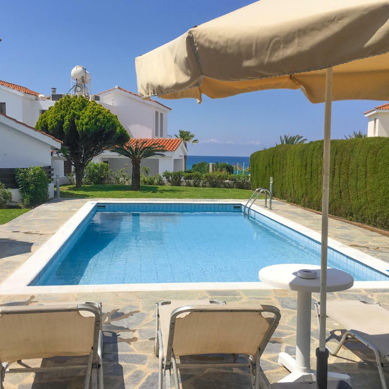Platzia Beach Villas Paphos Eksteriør bilde